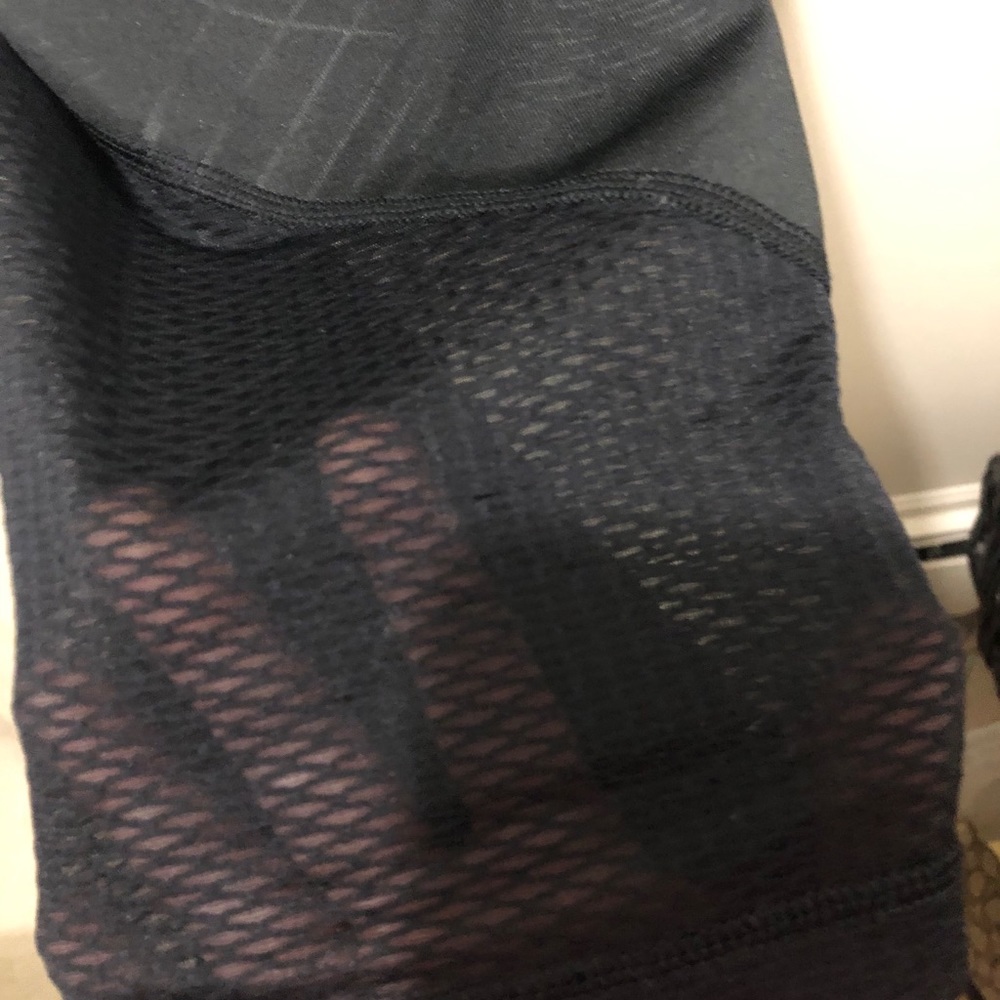 EUC Fila Crop Leggings w/ Mesh Cut Outs/Inserts - Picture 7 of 8